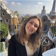 Sono una studentessa universitaria, mi offro come insegnante per ripetizioni di inglese per ragazzi delle medie. L’anno scorso ho conseguito una verifica C1 di inglese e attualmente sto frequentando un corso di laurea interamente in inglese